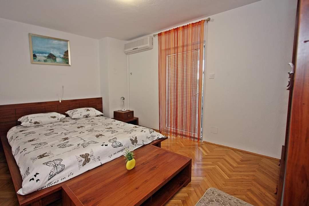 Apartment Samanta Supetar Exteriör bild