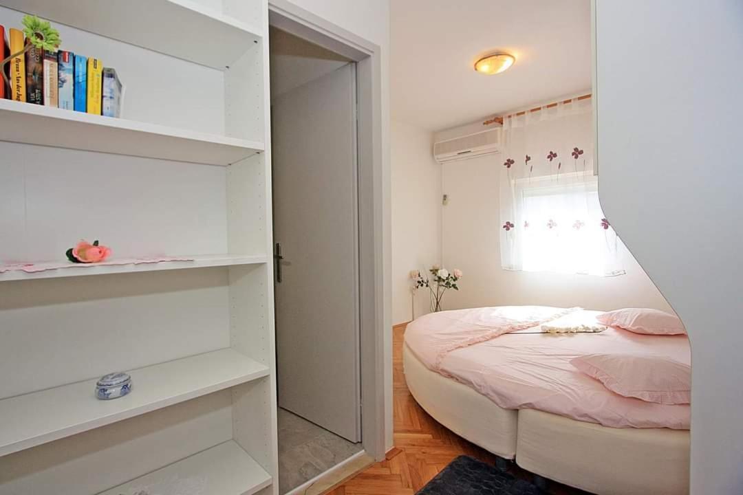 Apartment Samanta Supetar Exteriör bild