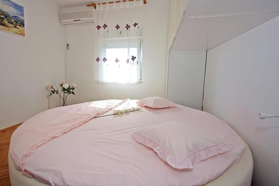 Apartment Samanta Supetar Exteriör bild